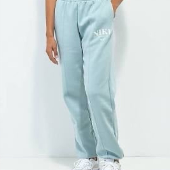 🩵🩵🩵 Nwt Nike Light Blue Sweatpants - Picture 1 of 6